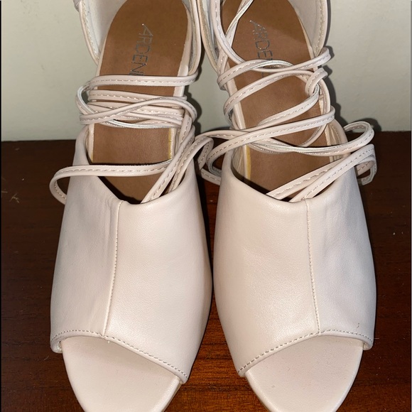 🌼Ardene - Faux Suede Cream Heels - Picture 8 of 9